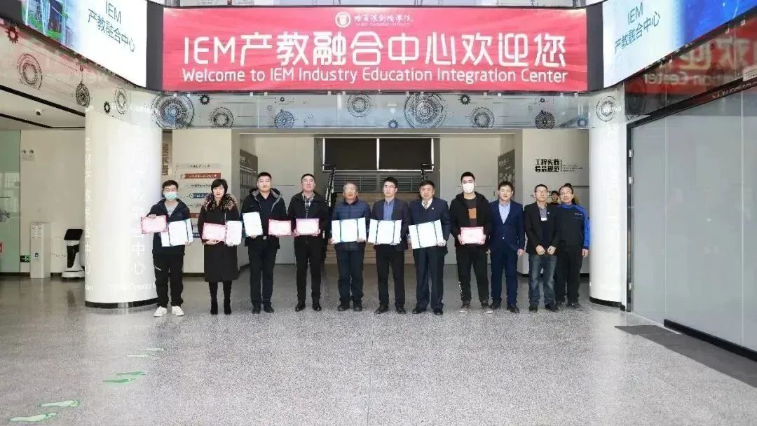 甲骨文人工智能產業學院及聯盟專家互聘合影