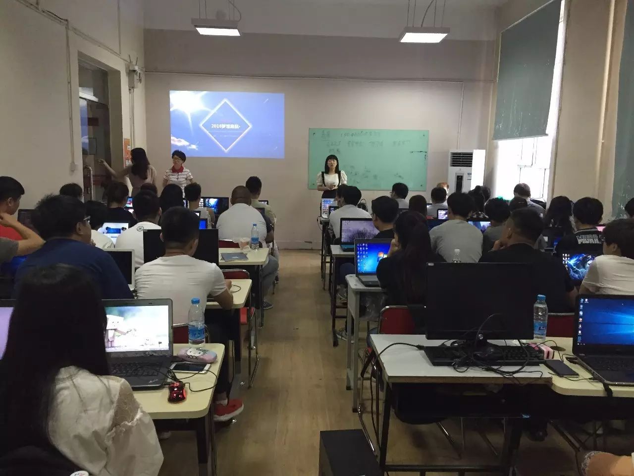 華育興業UCD1604班